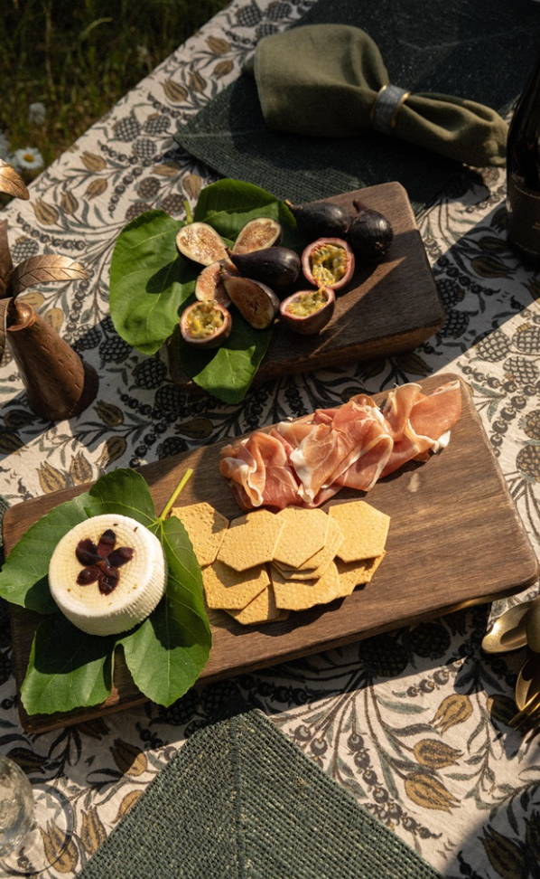 Briar Pedestal Tray